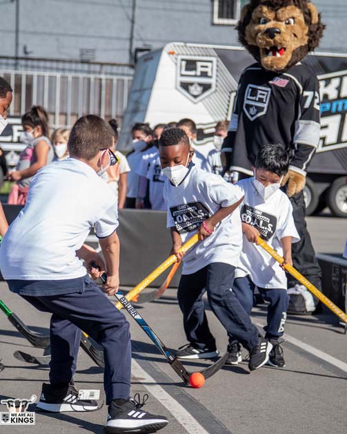 kids learn ball hockey with the LA Kings