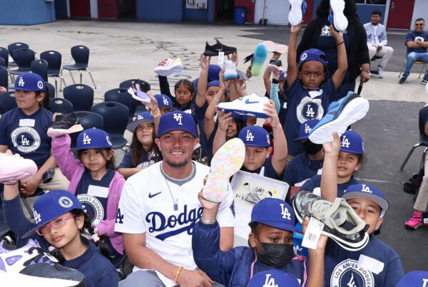 Miguel Rojas gives new shoes