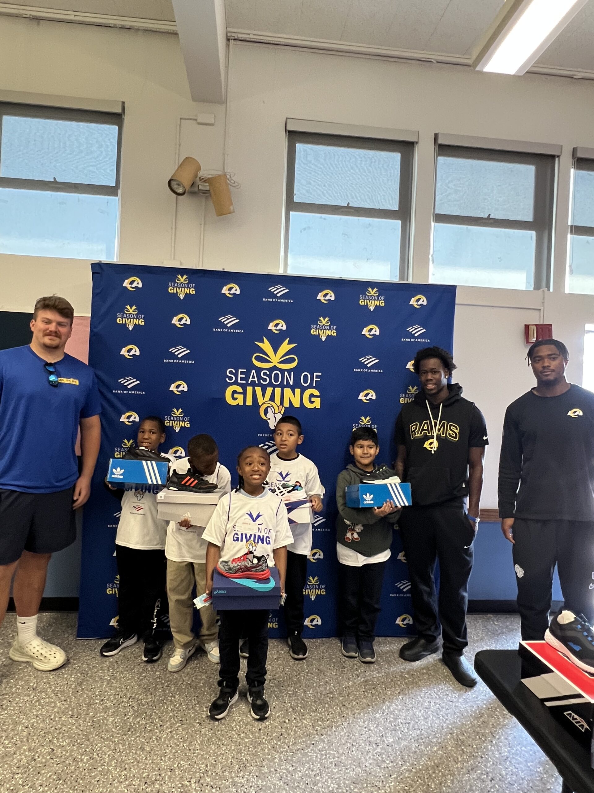 The LA Rams & Bank of America Give Back on Giving SHOESday!